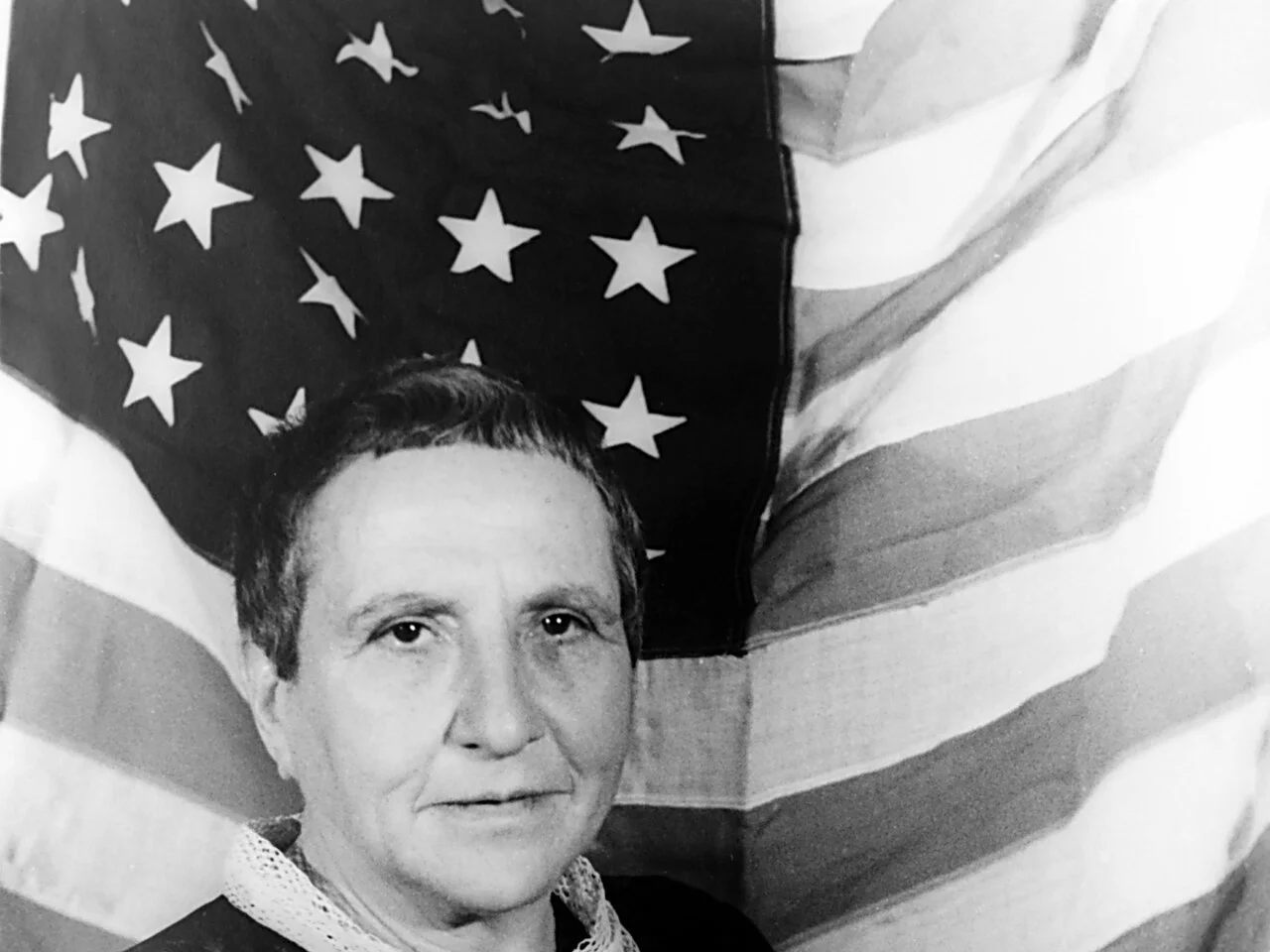 Porträtt av författaren Gertrude Stein, fotograferat av Carl Van Vechten 1935