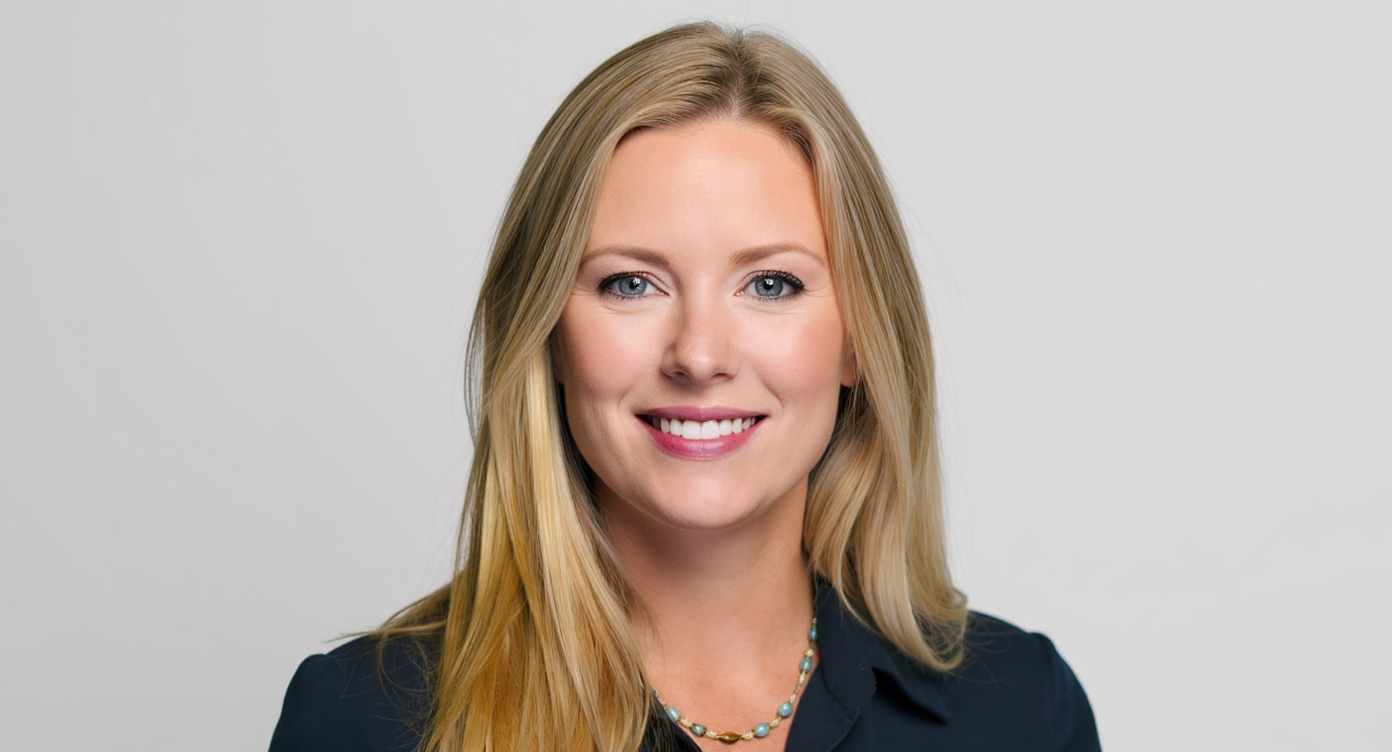 Porträtt av artisten och programledaren Sanna Nielsen på scen