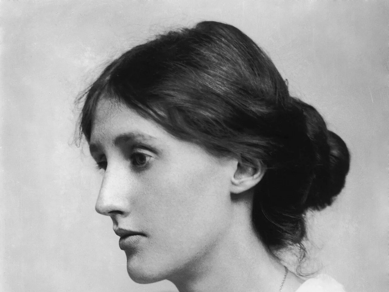 Porträttfoto av författaren Virginia Woolf från 1902